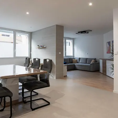 Appartement Au Coeur De - Parking Gratuit - Entièrement Climatisé