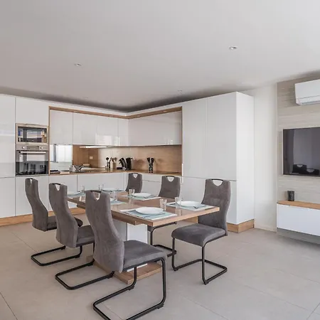 Appartement Au Coeur De - Parking Gratuit - Entièrement Climatisé *