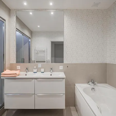 Appartement Au Coeur De - Parking Gratuit - Entièrement Climatisé *