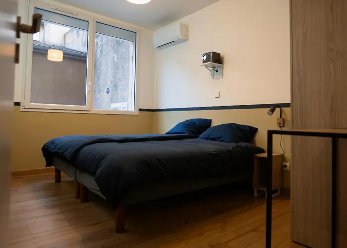 Au Coeur De - Parking Gratuit - Entierement Climatise Διαμέρισμα *