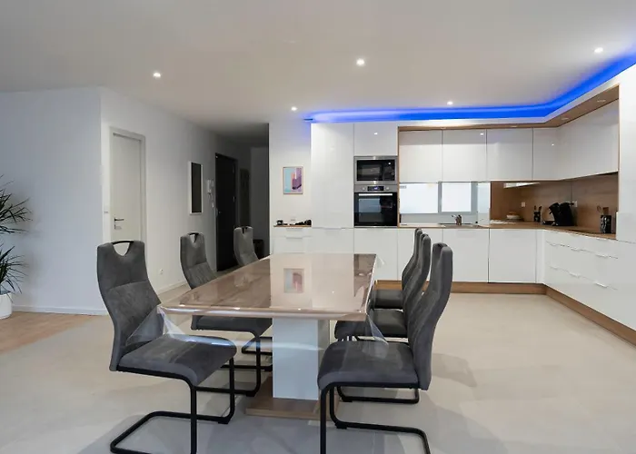 Au Coeur De - Parking Gratuit - Entierement Climatise * Βαλένς