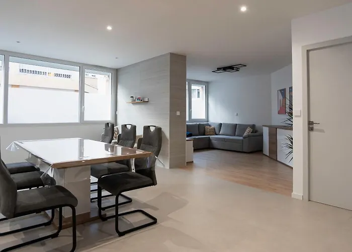 Διαμέρισμα Au Coeur De - Parking Gratuit - Entierement Climatise